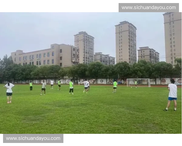 以特步中国大学生足球联赛为纽带激发校园体育活力助力青年足球梦想